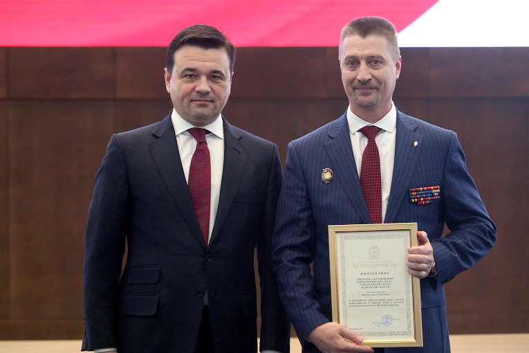 Andrey Vorobyov (L) and Sergey Moisseev at the awards ceremony in honor of the National Day of Unity