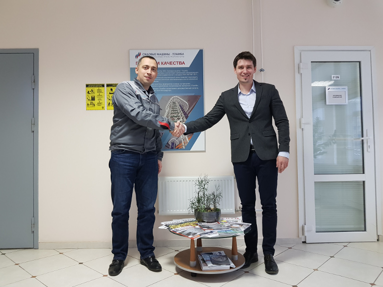Sergey Suvorin (L) and Maxim Zagrebin at the business meeting at Power Machines — Toshiba. High-voltage Transformers Ltd. plant