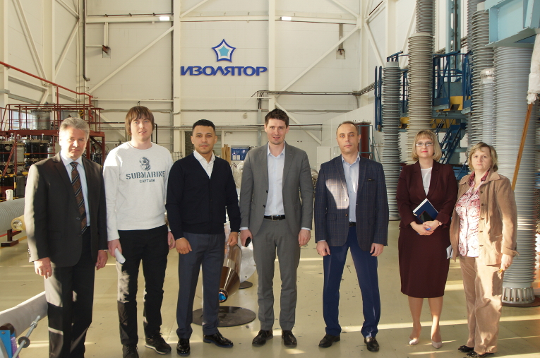 Auditors from SverdlovElectro at the assembly shop of Izolyator plant