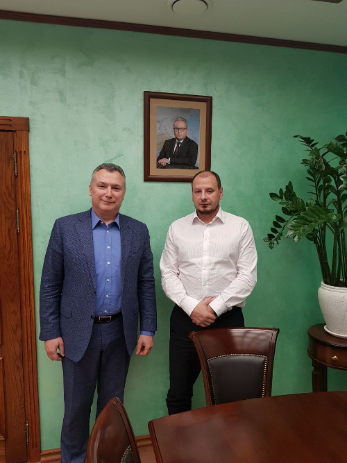 Alexander Slavinsky (L) and General Director of MES West Siberia, branch of FGC UES PJSC, Alexey Maltsev
