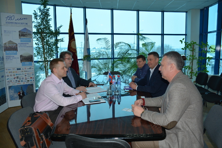 Business meeting at Izolyator plant, L-R: Mikhail Spirin, Manager, Wacker Silicones, Dr. Jens Lambrecht, Technical Manager, Wacker Silicones, Vladimir Romanov, Dmitry Abbakumov, Alexander Slavinsky