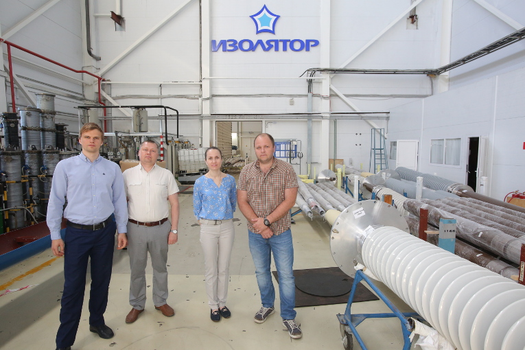 FGC UES representatives on a plant tour at the assembly shop of Izolyator plant, L-R: Chief Experts, Substation Dmitry Alekseev, Chief Experts, Substation Alexander Konstantinov, 
Lead Engineer, Head of Chemical Laboratory of the Yamal-Nenets enterprise of the Main power networks of West Siberia Marina Lyutikova and Dmitry Mashinistov