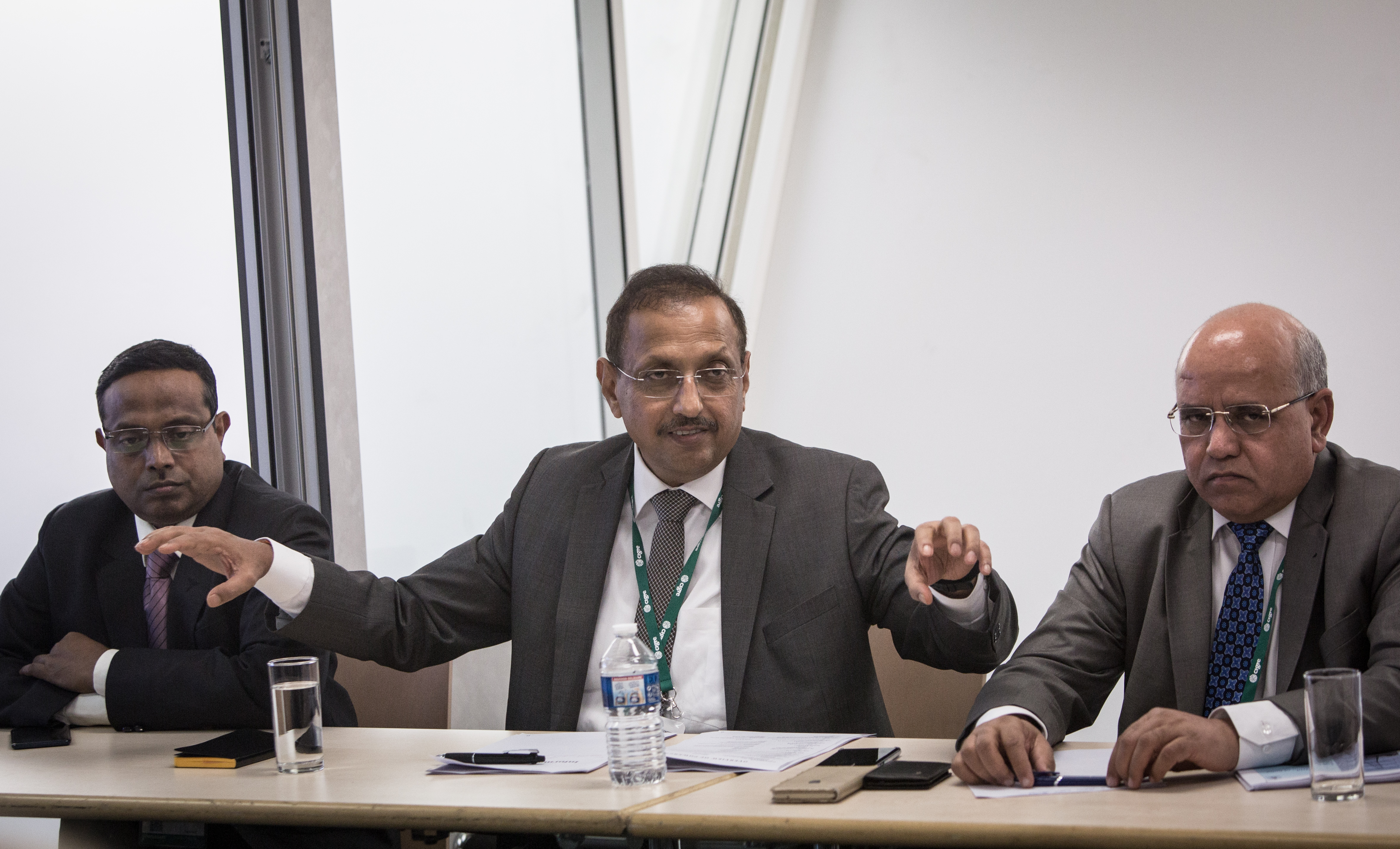 Head of the Indian National Committee of CIGRE, Chairman of PowerGrid I. S. Jha at the meeting with Russian colleagues at the 47th CIGRE session (photo: FGC UES)