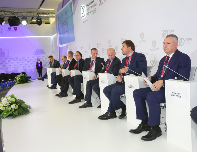 Alexander Slavinsky at the panel of the discussion “Russian networks: a dialogue with suppliers” at Russian Energy Week 2018