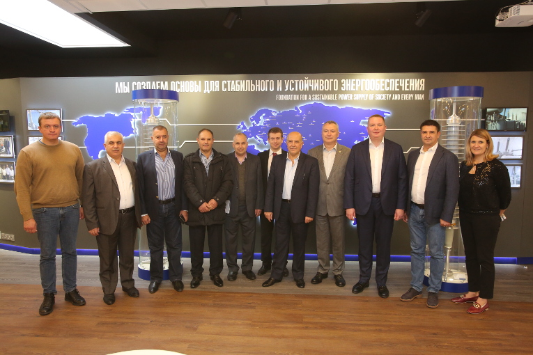 Participants of the meeting of representatives of the state Syrian power transmission company and Izolyator plant staff members