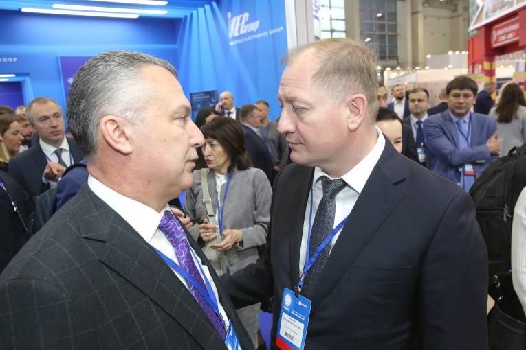 Alexander Slavinsky and General Director IDGC Siberia Vitaly Ivanov