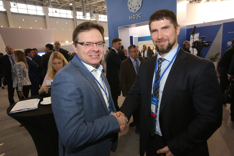 Director of Partner Relations at Izolyator Oleg Bakulin and 1st Deputy General Director Chief Engineer IDGC Ural Vladimir Bolotin