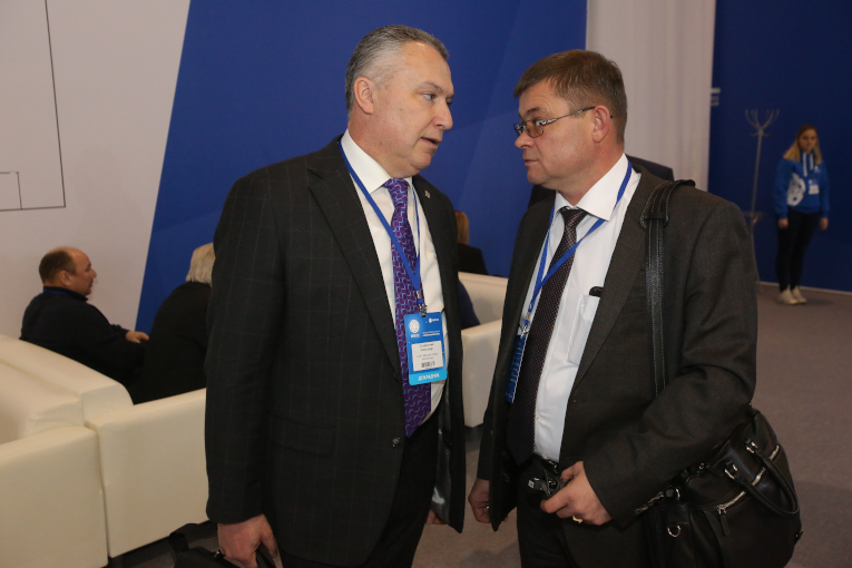Alexander Slavinsky and Deputy General Director Technical Policy, Chief Engineer IDGC South Pavel Goncharov
