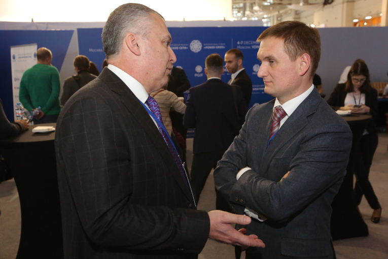 Alexander Slavinsky and Deputy General Director on Capital Construction at Rosseti PJSC Sergey Sergeev