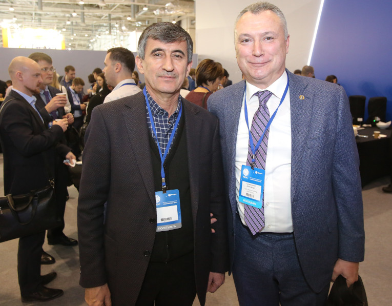 Director of the subsidiary on procurement Tajienergosnab of the Barki Tochik Holding Company Sodikjon Boboev and Alexander Slavinsky