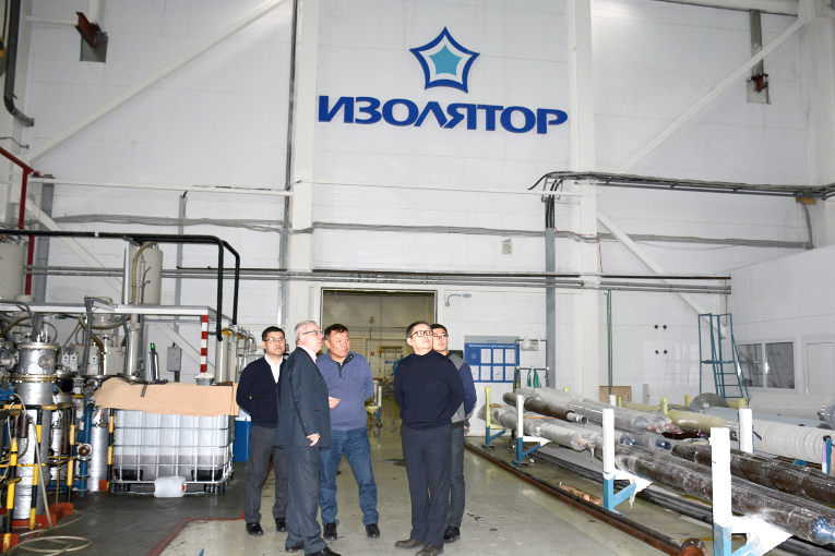 Representatives of Alageum Electric subsidiaries at the assembly shop of Izolyator plant