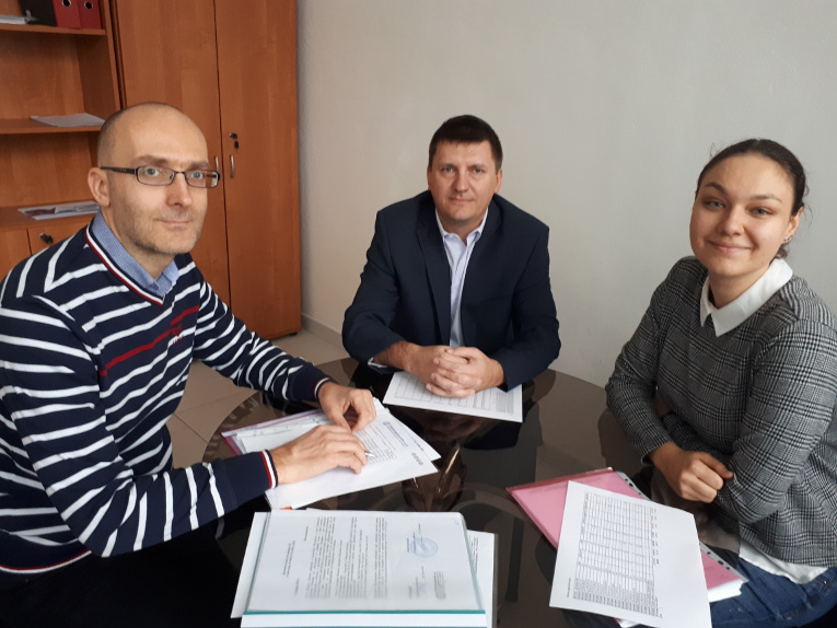 Negotiations in Louny, Czech Republic, from left to right: Jiří Blaga, Commercial Director of Elektroporcelán, Vladimir Romanov and Antonina Maslennikova