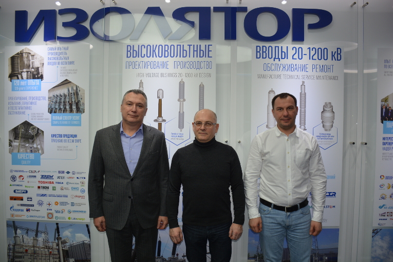 Participants of the meeting at the Izolyator plant, L-R: Alexander Slavinsky, commercial director of AllianceEnergo Sergey Roussentsov and Maxim Osipov