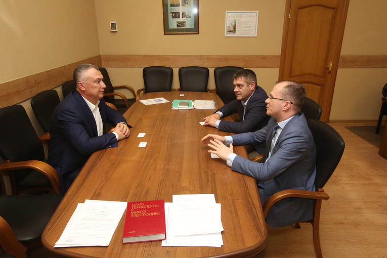 Talks at the National Research University of Electronic Technology (MIET), left to right: Alexander Slavinsky, Vice-Rector for Research of MIET Sergei Gavrilov and Vice-Rector for International Affairs and Youth Relations of MIET Dmitry Kovalenko