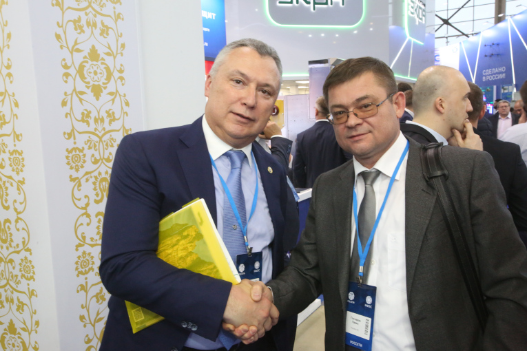 Alexander Slavinsky and Deputy General Director for Technical Issues - Chief Engineer of the Interregional Distribution Grid Company of the South Pavel Goncharov at the International Forum ‘Power Grids 2019’ in Moscow