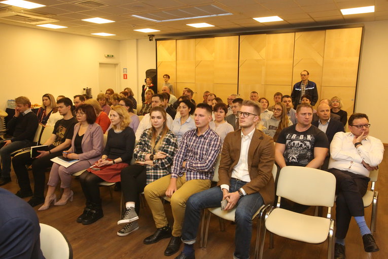 The audience of the meeting dedicated to reports of the Izolyator commercial service