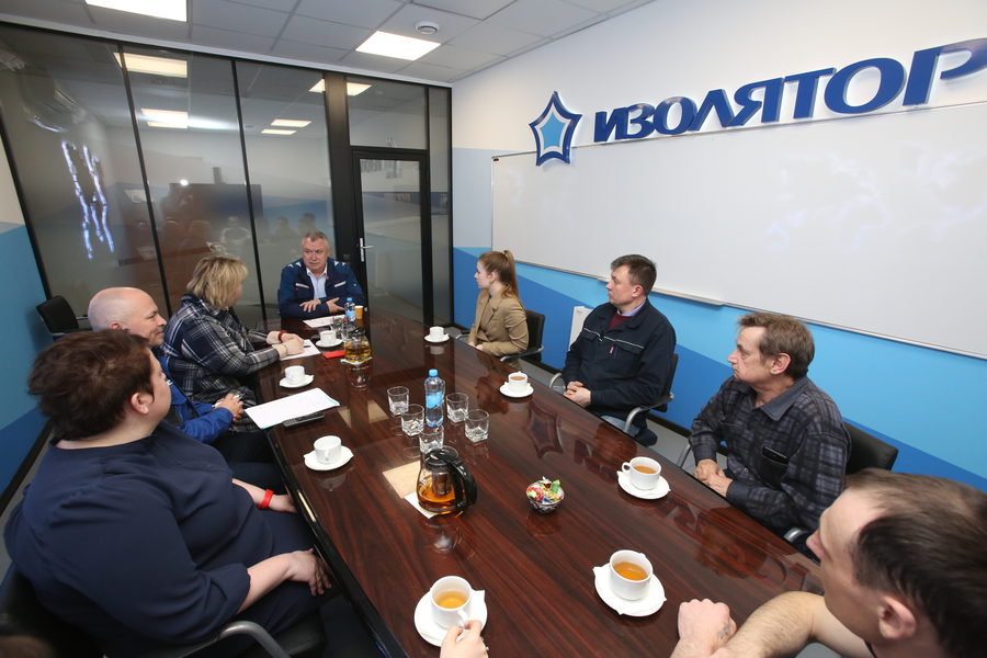 Meeting of the Head of Izolyator Group with newly hired employees