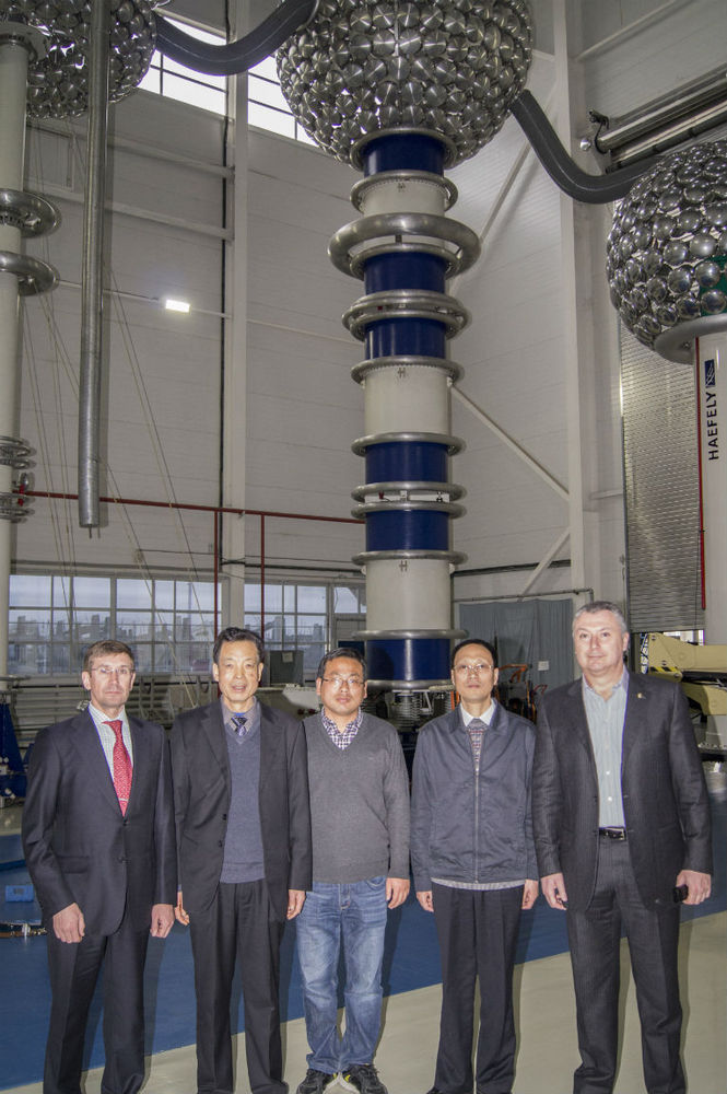 At the Testing Center of Izolyator plant, left to right: S. Snegirev, Zhou Fenghui, Sog Bangshen, Gong Chen and A. Slavinsky