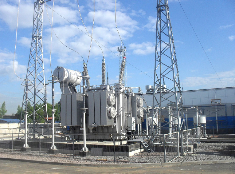 220 kV Izolyator bushings in a MES North West transformer (photo courtesy FGC UES)
