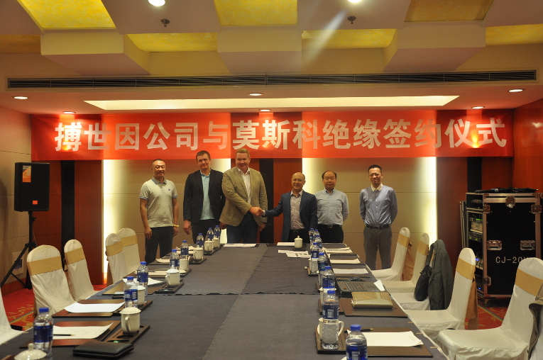 The signers of the Cooperation Agreement between Izolyator and Bushing (Hongkong) HV Electric Co., Limited