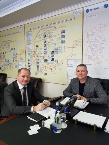 Vitaly Ivanov (L) and Alexander Slavinsky at the meeting at IDGC Siberia