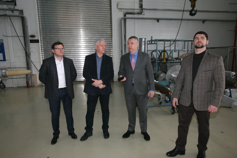Visit of IDGC Ural and Chelyabenergo reprepresentatives to Izolyator plant, L-R: Oleg Bakulin, Sergey Godunov, Alexander Slavinsky and Vladimir Bolotin