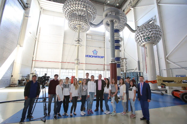 The students of Lomonosov Moscow State University Gymnasium on at the test center of Izolyator plant
