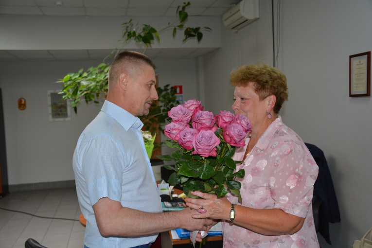 Sergey Moisseev is congratulating Elena Mazova with her jubilee