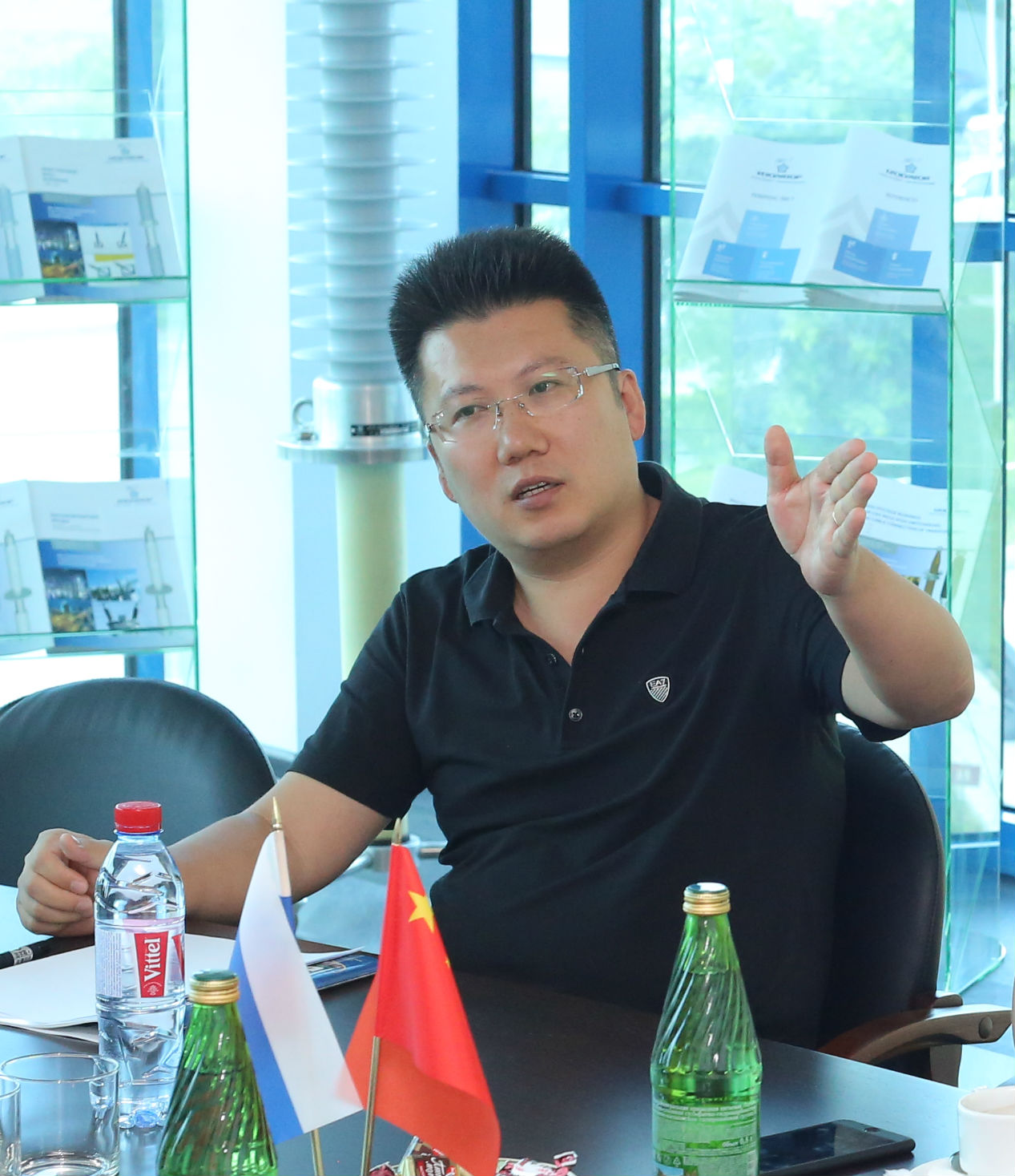 BHHV representative Xie Zhengbin at the talks at Izolyator plant