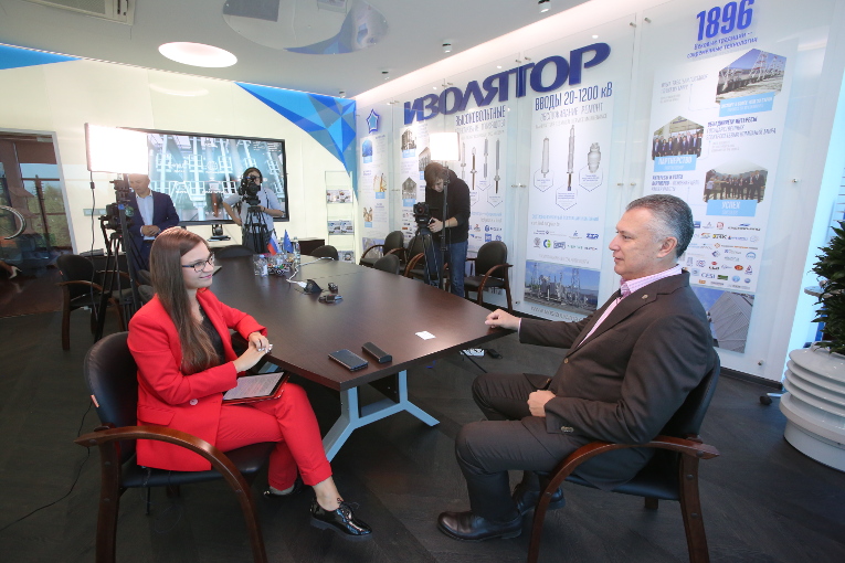 Alexander Slavinsky is giving an interview to MIET TV show host Anastasia Denisova