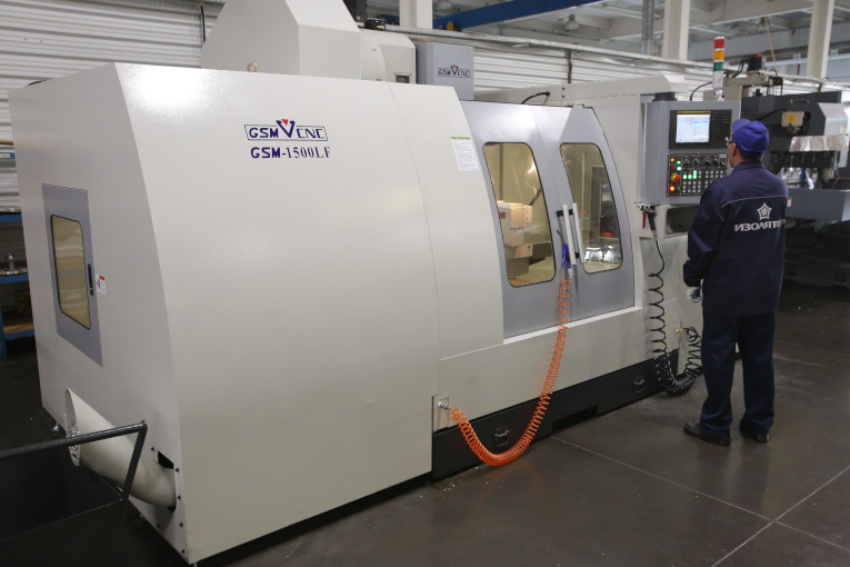 A new CNC milling machine at the mechanical shop of Izolyator plant