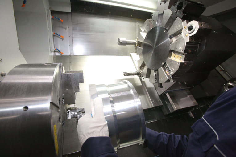 Making of a high-voltage bushing part on the new lathe machining center at Izolyator plant 