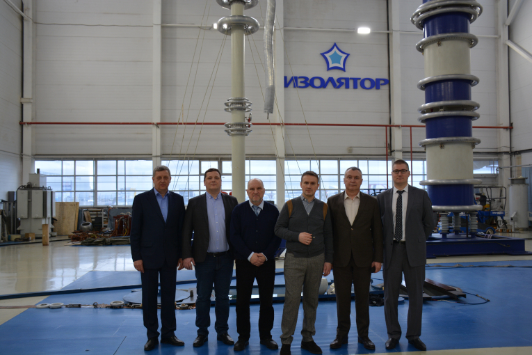 In the Izolyator test center, L-R: Konstantin Sipilkin, Director of Legal Affairs of the Sevcable Group of Companies Maxim Ischenko, Chief Designer of the Sevcable Research Institute Georgy Greshnyakov, General Director of the Sevcable Group of Companies Sergey Yarmilko, Alexander Slavinsky and Director of the Sevcable Research Institute Pavel Tsvetkov