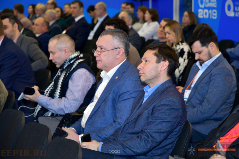 Александр Славинский (в центре на переднем плане) на Втором Всероссийском кабельном конгрессе в рамках выставки Cabex 2019 в Москве