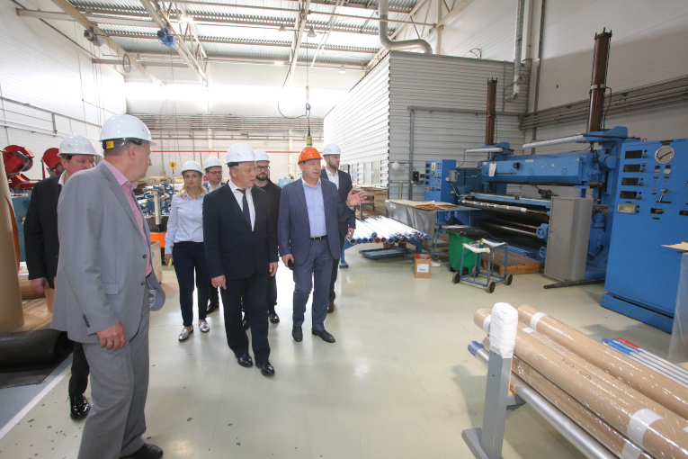 Representatives of the Operational and Technological Control department of Rosseti Group at the Insulation shop of Izolyator 
