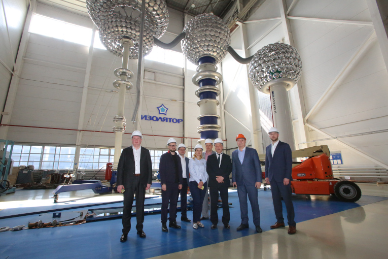 Representatives of the Operational and Technological Control department of Rosseti Group at the test center of Izolyator