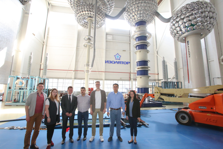 Representatives of the Chinese company Samgor Technology Ltd at the Izolyator test center 