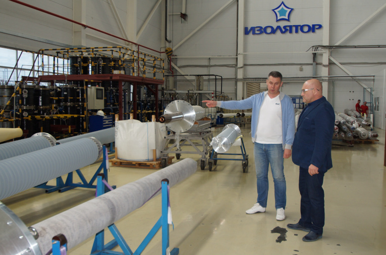 Sergey Kalashnikov, Head of Electrical Porcelain Department, Global Insulator Group, in the Izolyator assembly shop