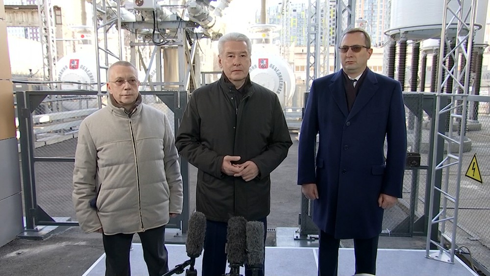 Putting in operation of the superconducting fault current limiter at the substation Mnevniki in Moscow L-R: Chairman of the Board of Directors at SuperOx Andrey Vavilov, Mayor of Moscow Sergey Sobyanin and CEO of United Energy Company Evgeny Prokhorov
