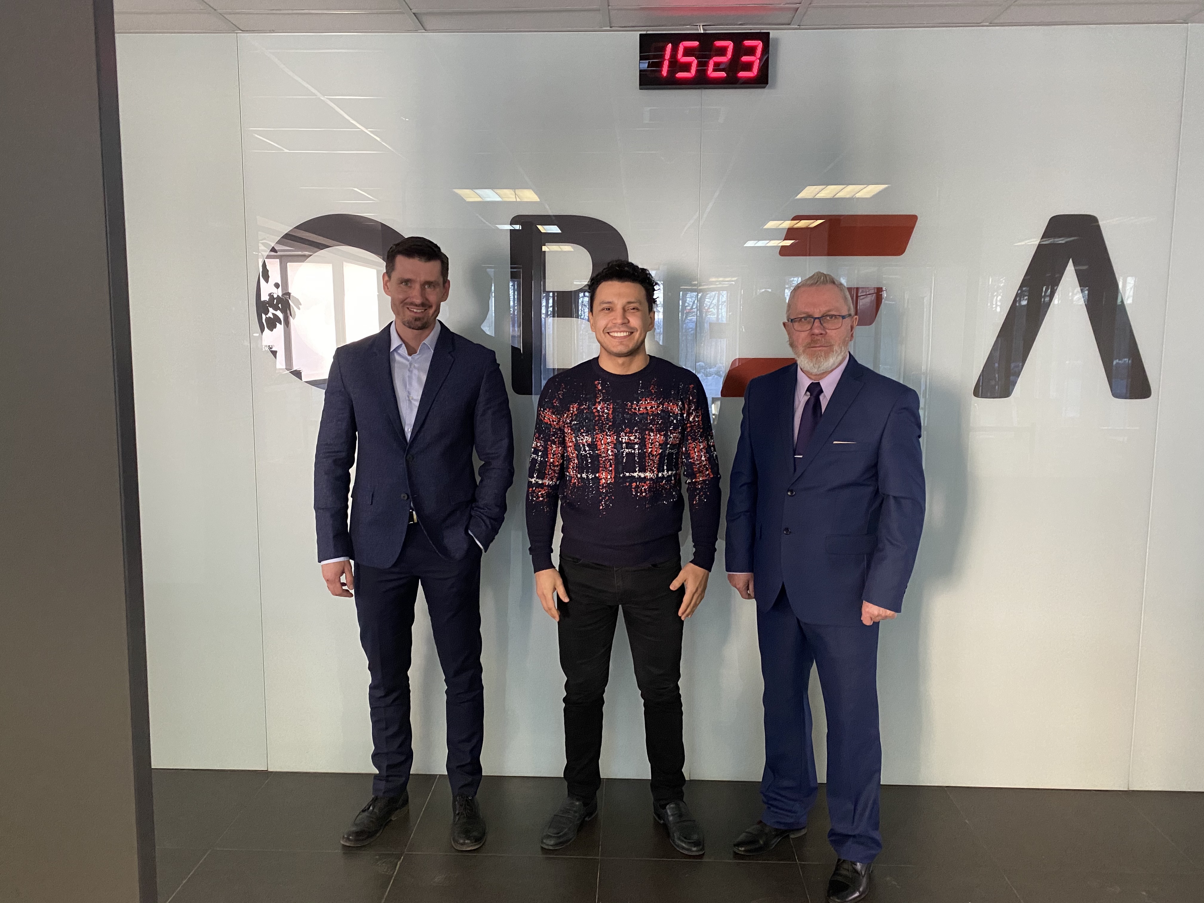 Participants of the Izolyator technical workshop and talks at SVEL Group in Ekaterinburg, L-R: Maxim Zagrebin, Lead Purchasing Manager at SVEL Group Danila Safin and Victor Kiryukhin