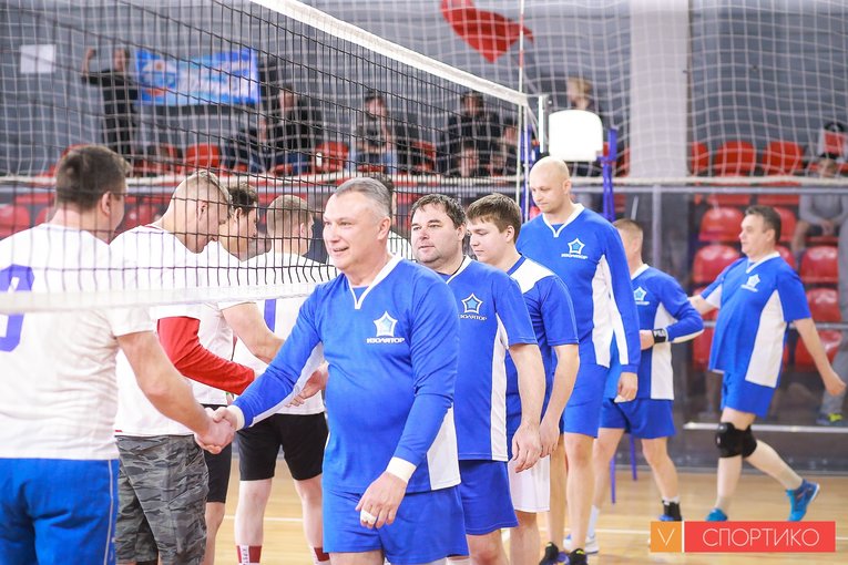 Utility Systems of the Moscow Region and Izolyator teams are saluting each other before the game
