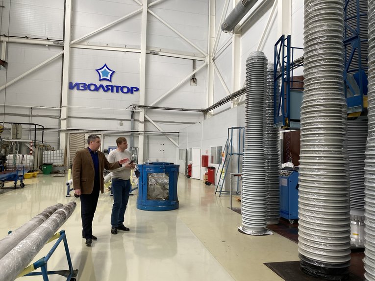 President of the Chamber of Commerce and Industry of Istra Sergey Kapustin is getting an introduction to the production at Izolyator plant 