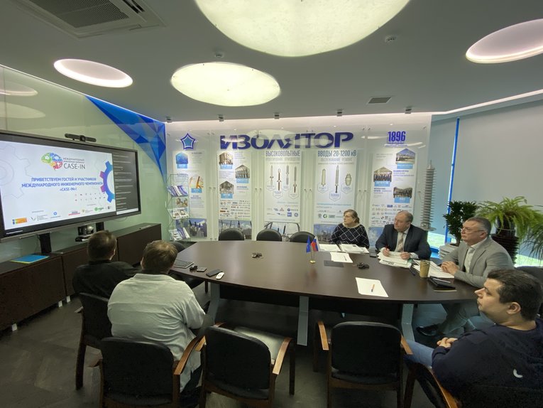 Experts in an online conference at the Izolyator plant take part in the qualifying stage of the Student League of the VIII International Engineering Championship Case-in in the Electricity section, C — Vladimir and Galina Ustinov, employees of the Moscow office of Zavod Izolyator LLC