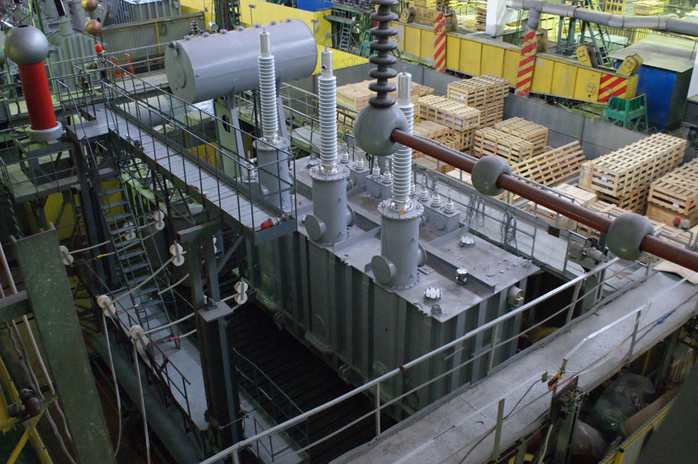 Compensating reactor with a 100 MVA capacity equipped with 220 kV Izolyator high-voltage bushings at the test field of the Togliatti transformer plant (photo: Togliatti transformer)