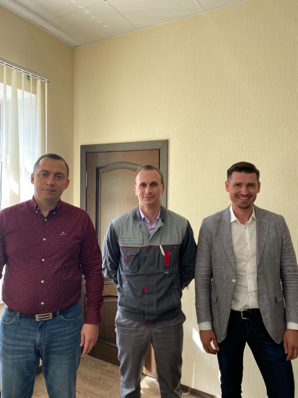 Participants of the working meeting at PMTT. High-voltage Solutions plant, L-R: Head of PMTT. High-voltage Solutions’s Purchase Department Sergey Suvorin, CEO of PMTT. High-voltage Solutions Alexander Mayorov and Maxim Zagrebin