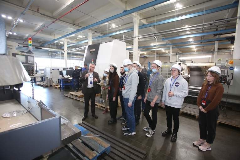 MPEI undergraduates are getting acquainted with the machining of parts on numerically controlled machines